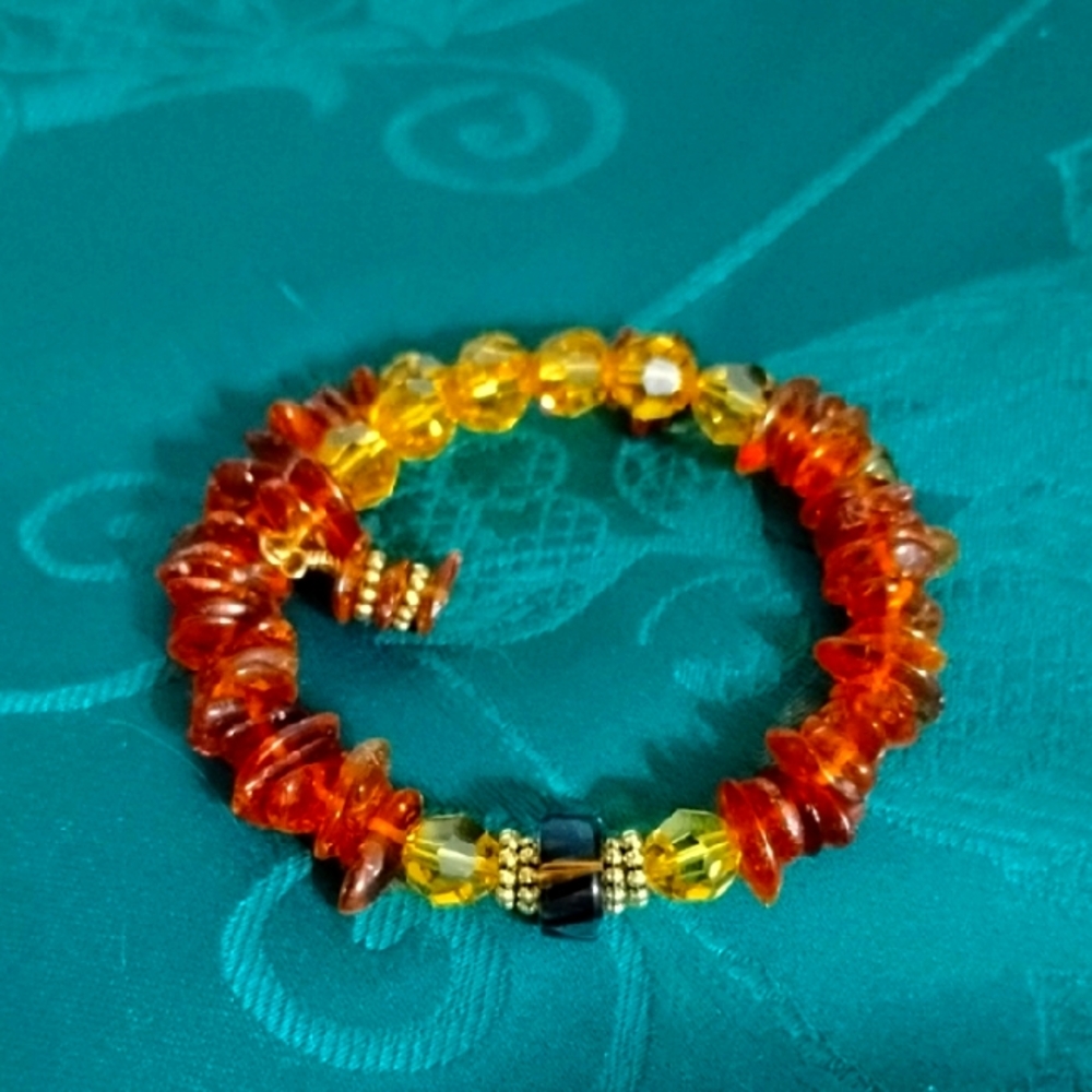 🎃Hand Crafted Amber And Swarovski Crystals With Furnace Glass Focal Bracelet🎃